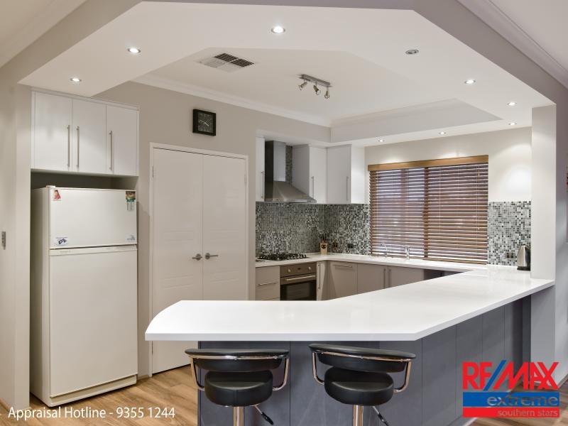 11 Birmingham Parade, Piara Waters WA 6112