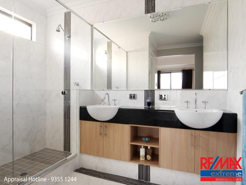 11 Birmingham Parade, Piara Waters WA 6112