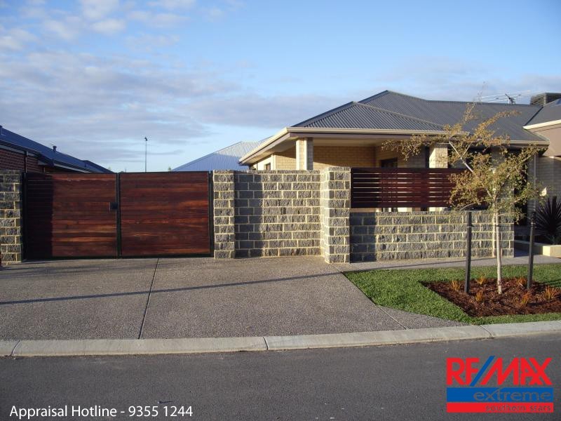 11 Birmingham Parade, Piara Waters WA 6112