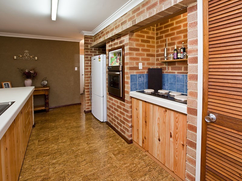 7 Coran Place, Camillo WA 6111