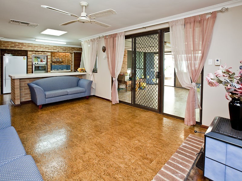 7 Coran Place, Camillo WA 6111