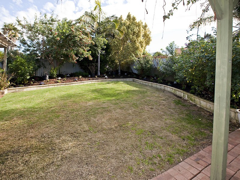 7 Coran Place, Camillo WA 6111