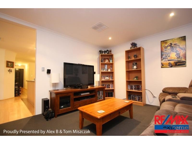 17 Ayer Road, Queens Park WA 6107