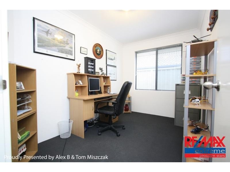 17 Ayer Road, Queens Park WA 6107