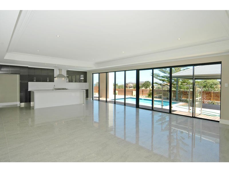 9 Lighthouse Parade, Mindarie WA 6030