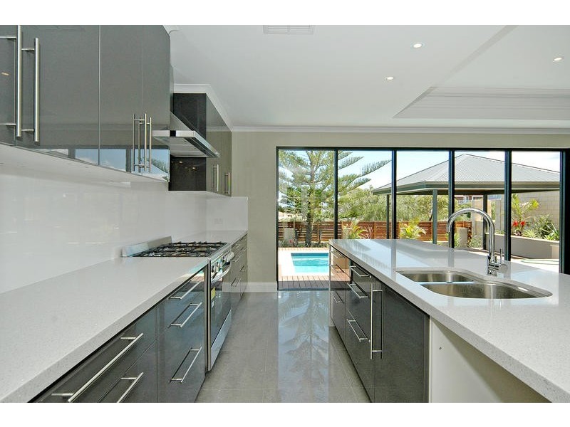 9 Lighthouse Parade, Mindarie WA 6030