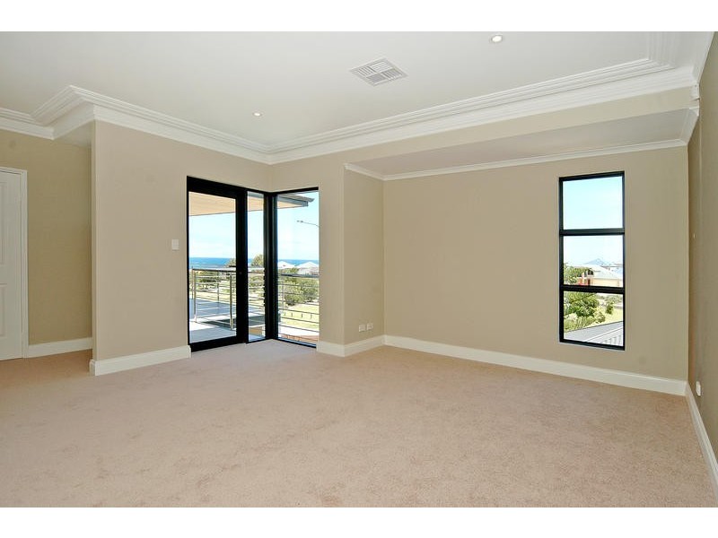 9 Lighthouse Parade, Mindarie WA 6030