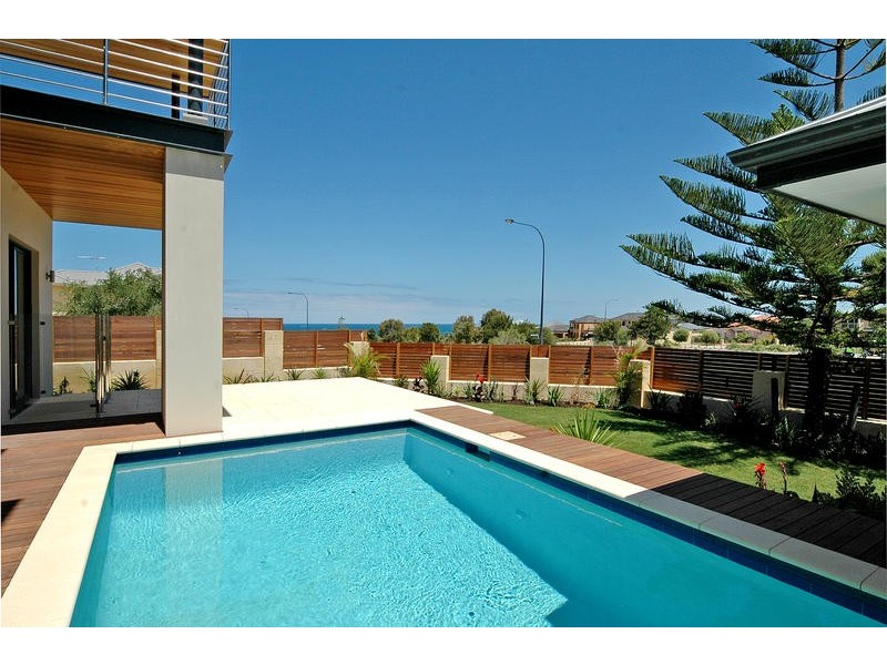 9 Lighthouse Parade, Mindarie WA 6030