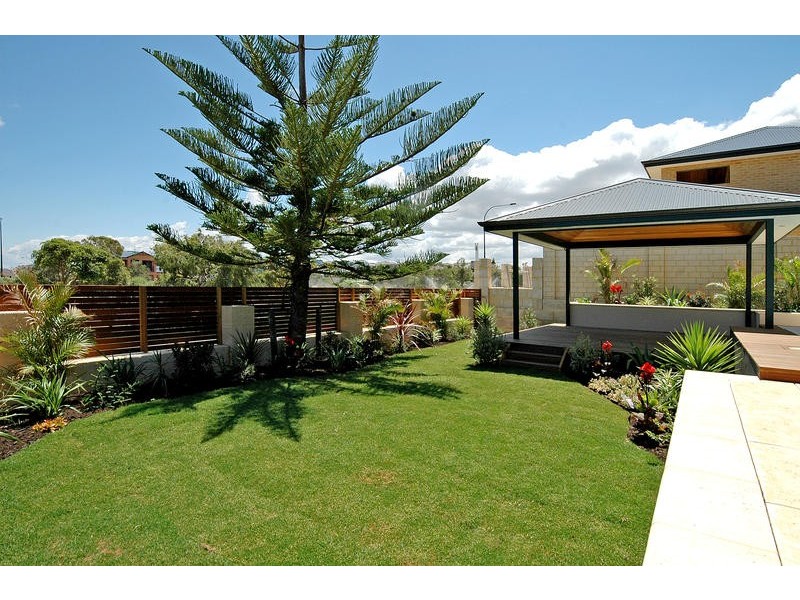 9 Lighthouse Parade, Mindarie WA 6030