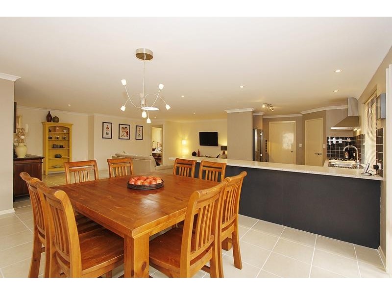 15 Ardglass Gardens, Ridgewood WA 6030