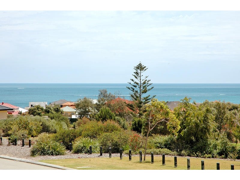 17 Lighthouse Parade, Mindarie WA 6030