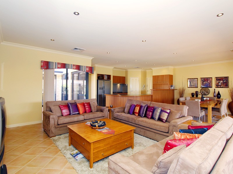 490 Shenton Avenue, Iluka WA 6028