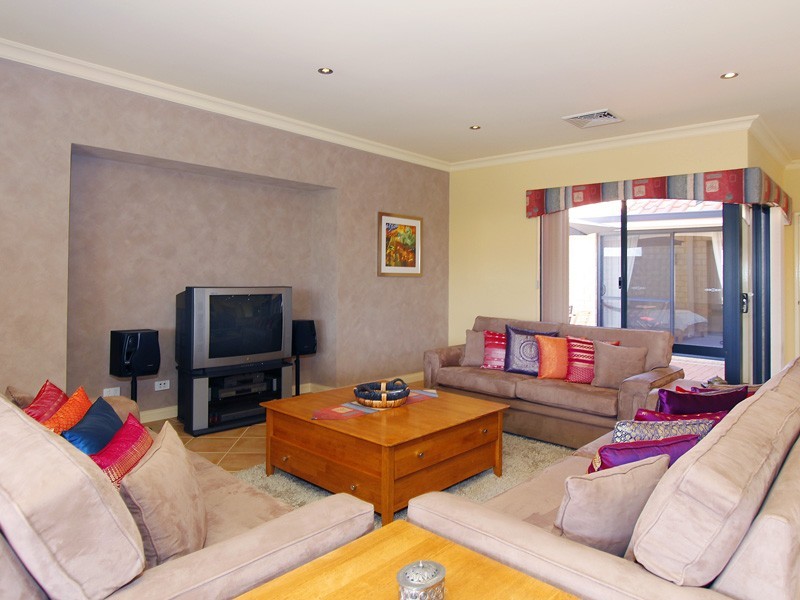 490 Shenton Avenue, Iluka WA 6028