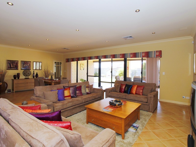 490 Shenton Avenue, Iluka WA 6028