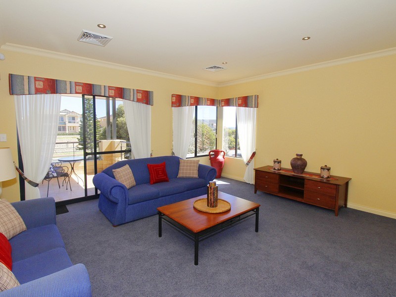 490 Shenton Avenue, Iluka WA 6028