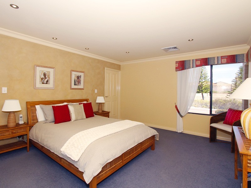 490 Shenton Avenue, Iluka WA 6028