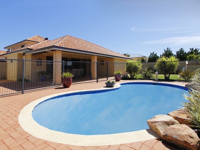 490 Shenton Avenue, Iluka WA 6028