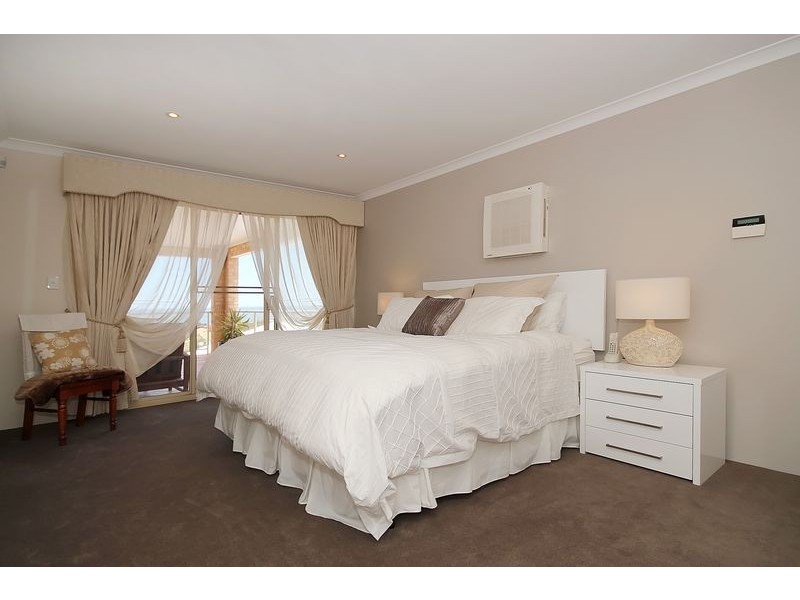 21 Lena Pass, Mindarie WA 6030