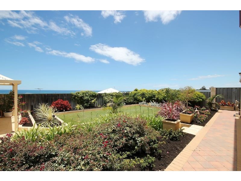 21 Lena Pass, Mindarie WA 6030