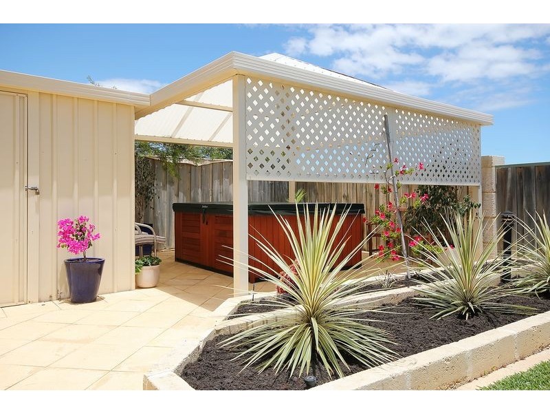 21 Lena Pass, Mindarie WA 6030