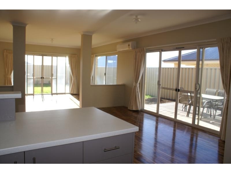 14 Featherstone Gardens, Butler WA 6036