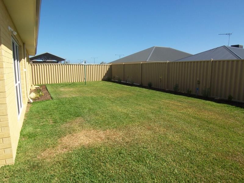 14 Featherstone Gardens, Butler WA 6036