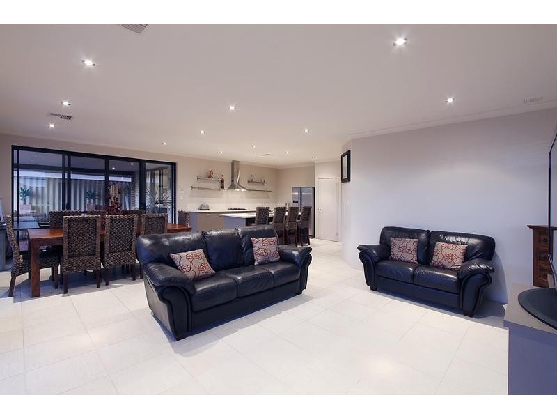 18 Chilworth Road, Butler WA 6036