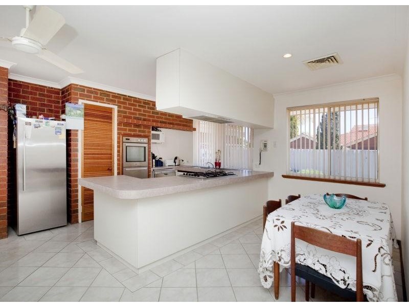 10 Twinkenham Drive, Kingsley WA 6026