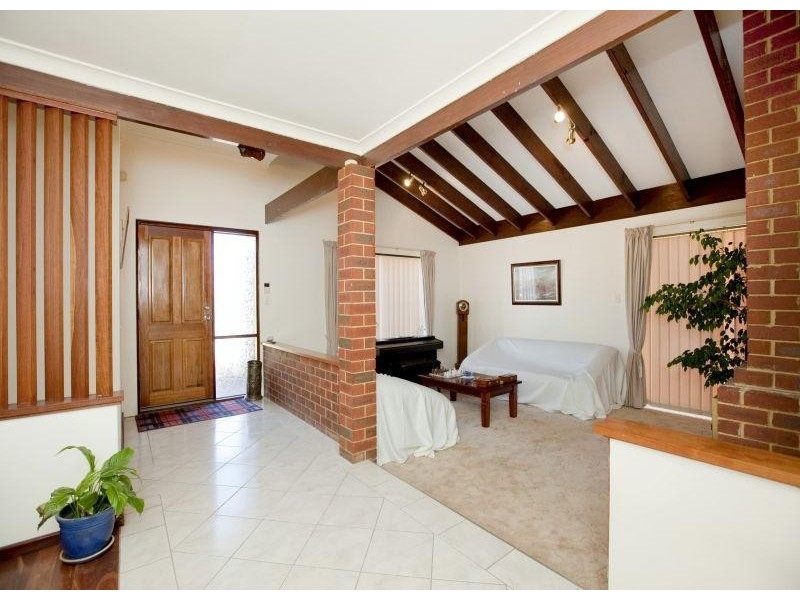 10 Twinkenham Drive, Kingsley WA 6026