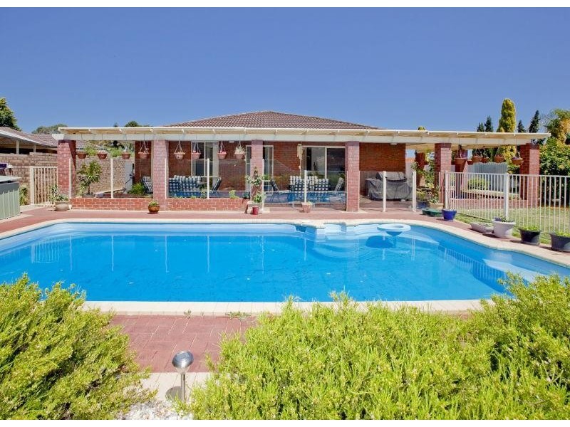 10 Twinkenham Drive, Kingsley WA 6026