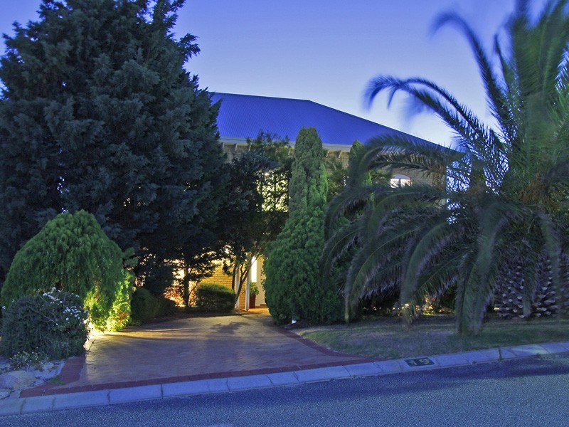 19 Kirribilli Court, Kallaroo WA 6025