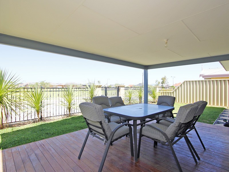 11 Fairbourne Approach, Butler WA 6036