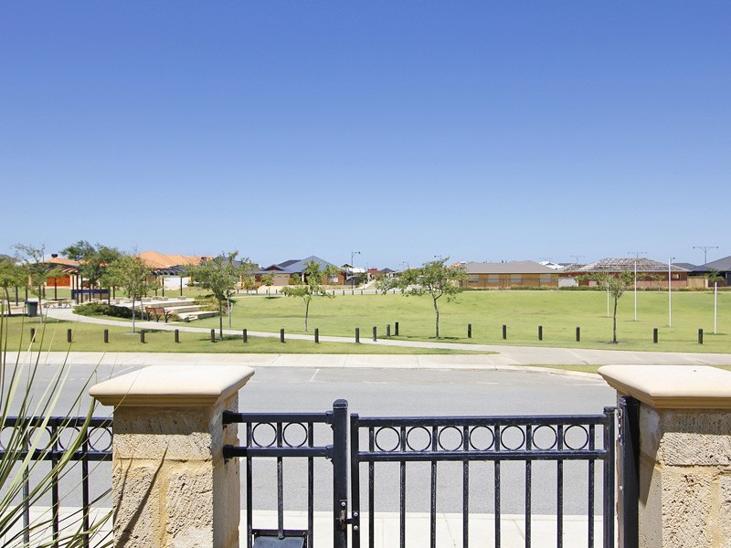 11 Fairbourne Approach, Butler WA 6036