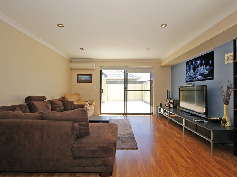 11 Fairbourne Approach, Butler WA 6036