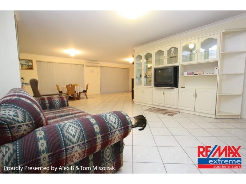 154 Centre Street, Queens Park WA 6107