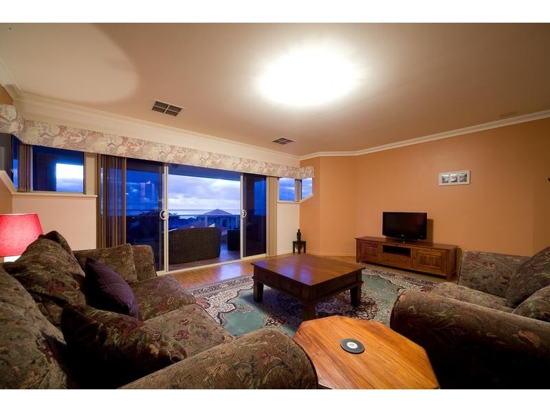 8 Manta Pass, Mindarie WA 6030
