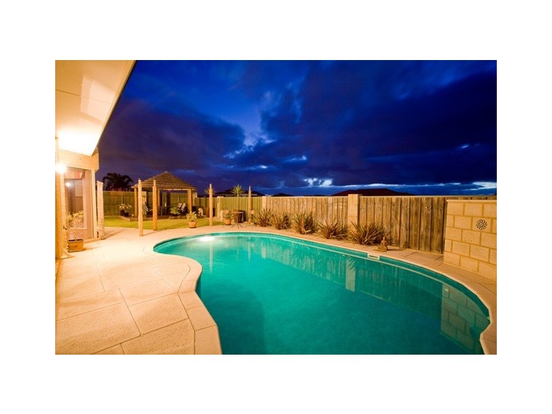 8 Manta Pass, Mindarie WA 6030