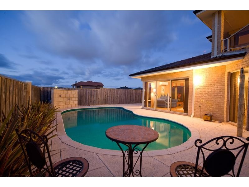 8 Manta Pass, Mindarie WA 6030