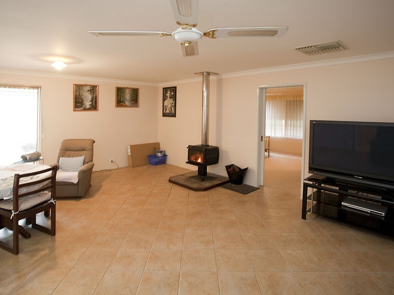 6 Bohemia Grove, Seville Grove WA 6112
