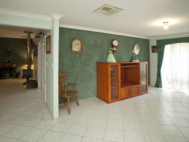6 Bohemia Grove, Seville Grove WA 6112