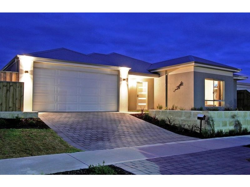 8 Lunar Street, Yanchep WA 6035