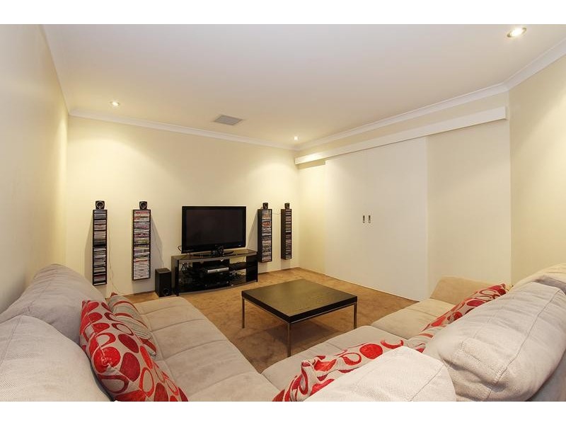 8 Lunar Street, Yanchep WA 6035