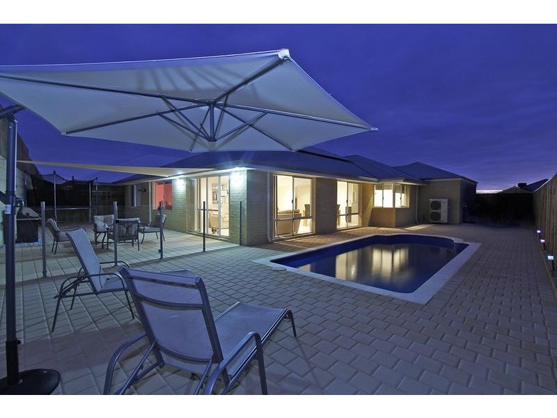 8 Lunar Street, Yanchep WA 6035