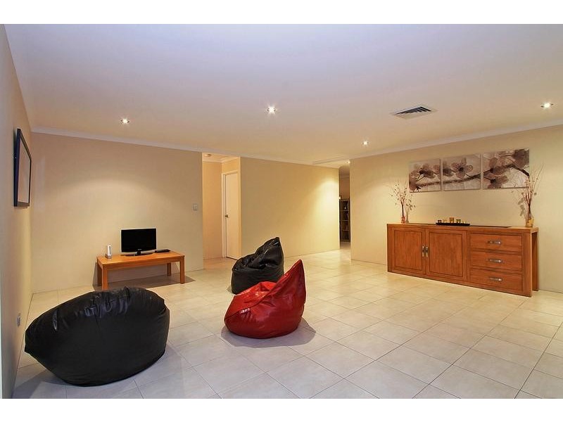 8 Lunar Street, Yanchep WA 6035