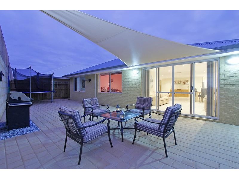 8 Lunar Street, Yanchep WA 6035