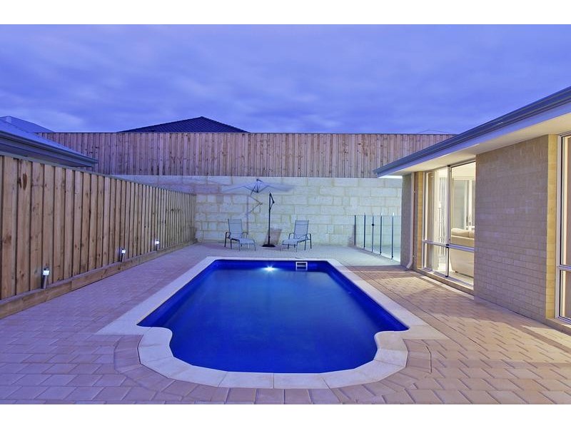 8 Lunar Street, Yanchep WA 6035