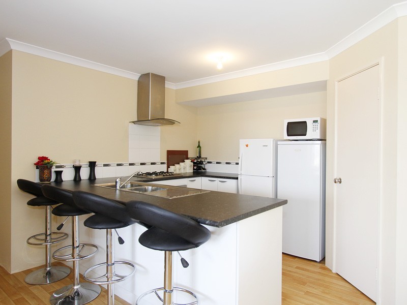 19 Rocklands Loop, Carramar WA 6031