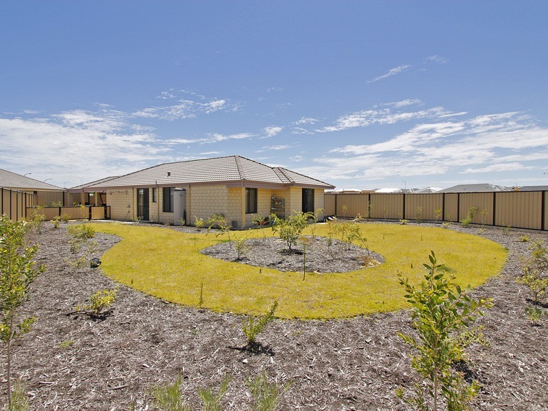 19 Rocklands Loop, Carramar WA 6031