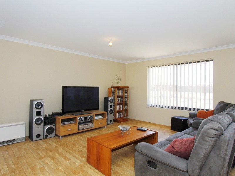 19 Rocklands Loop, Carramar WA 6031