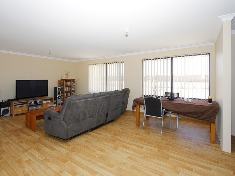 19 Rocklands Loop, Carramar WA 6031